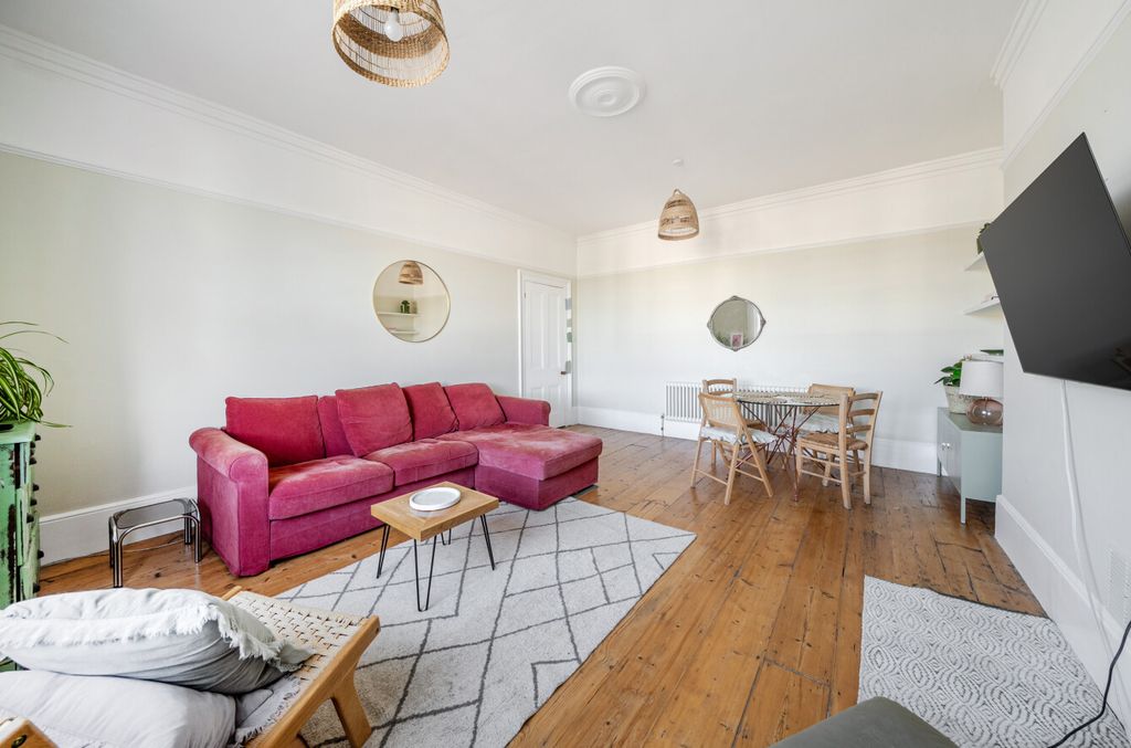 Property photo 3 of 21 1358926-11-68d506...