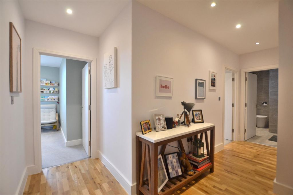 Property photo 2 of 18 Entrance Hallway.Jpg