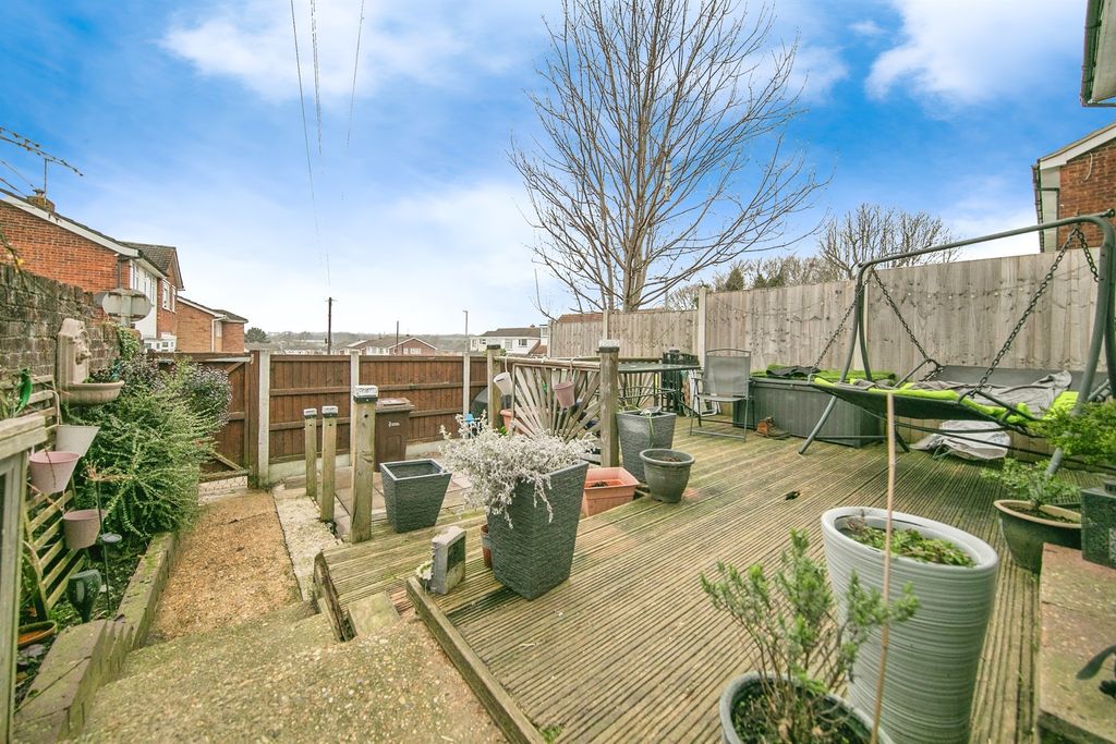 Property photo 2 of 17