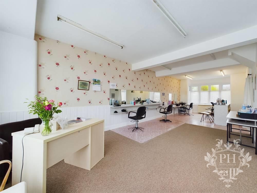Property photo 3 of 10 Cam01415G0-Pr0096-Still004-Thumbnail-H750-70.Jpg