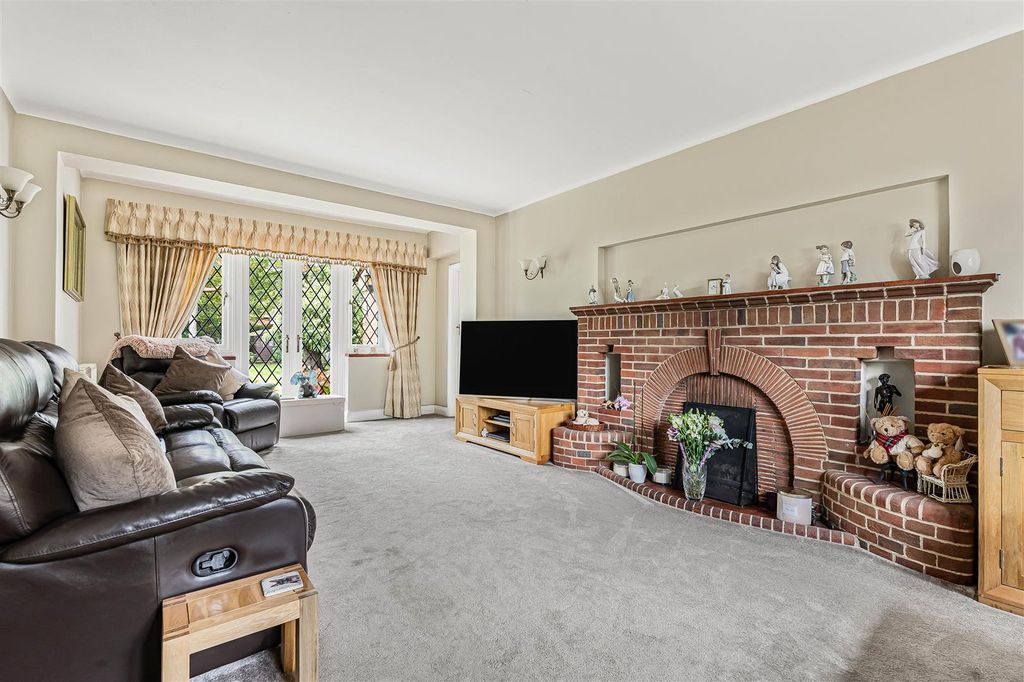 Property photo 2 of 25