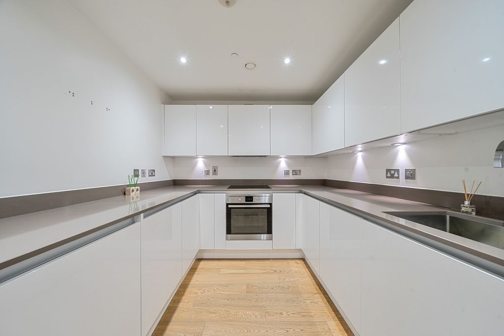 Property photo 3 of 20 Kitchen
