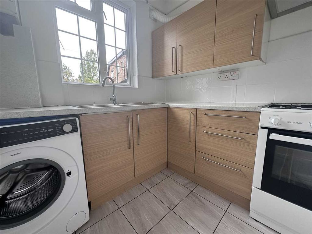 Property photo 3 of 7 Kitchen