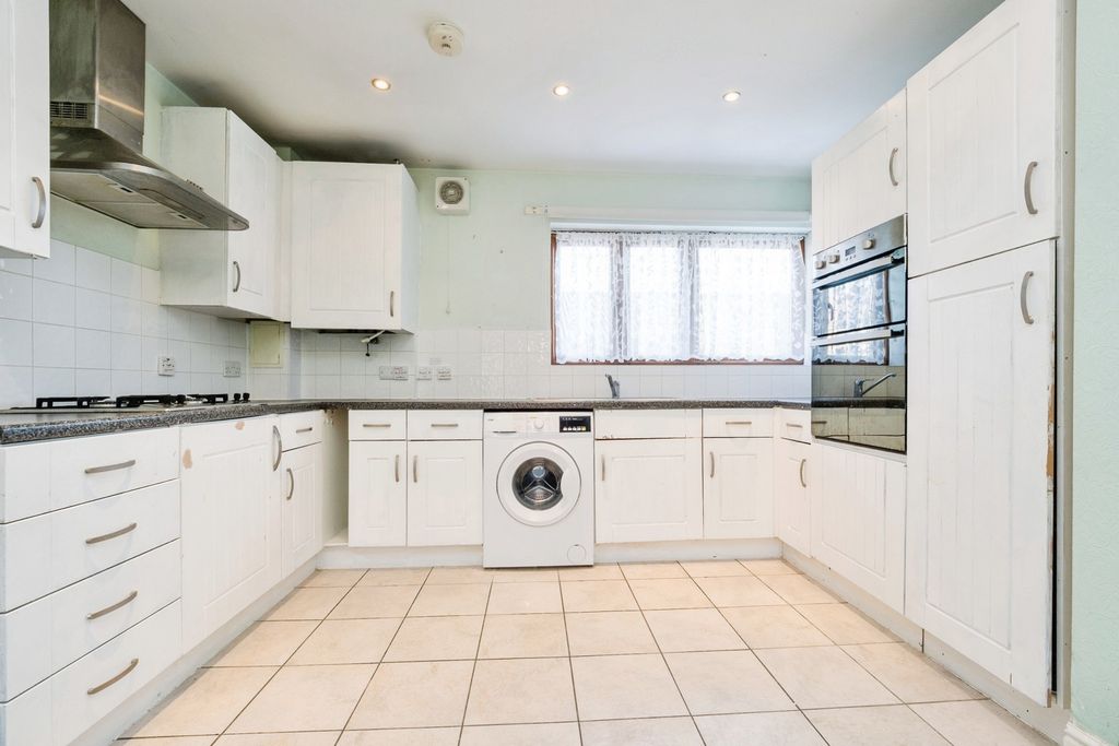 Property photo 2 of 20 Kitchen