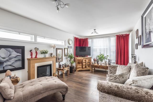 Property photo 3 of 11 Reception