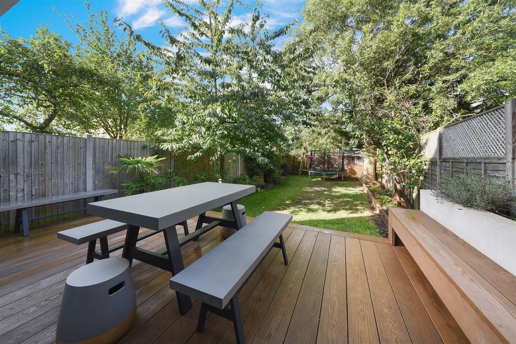 Property photo 3 of 17 Garden