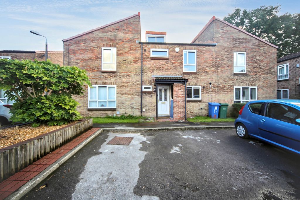 Property photo 1 of 19 57 Buckshaw Hall Close, Astley Village, Chorley, Lancashire, Pr7 1Sx