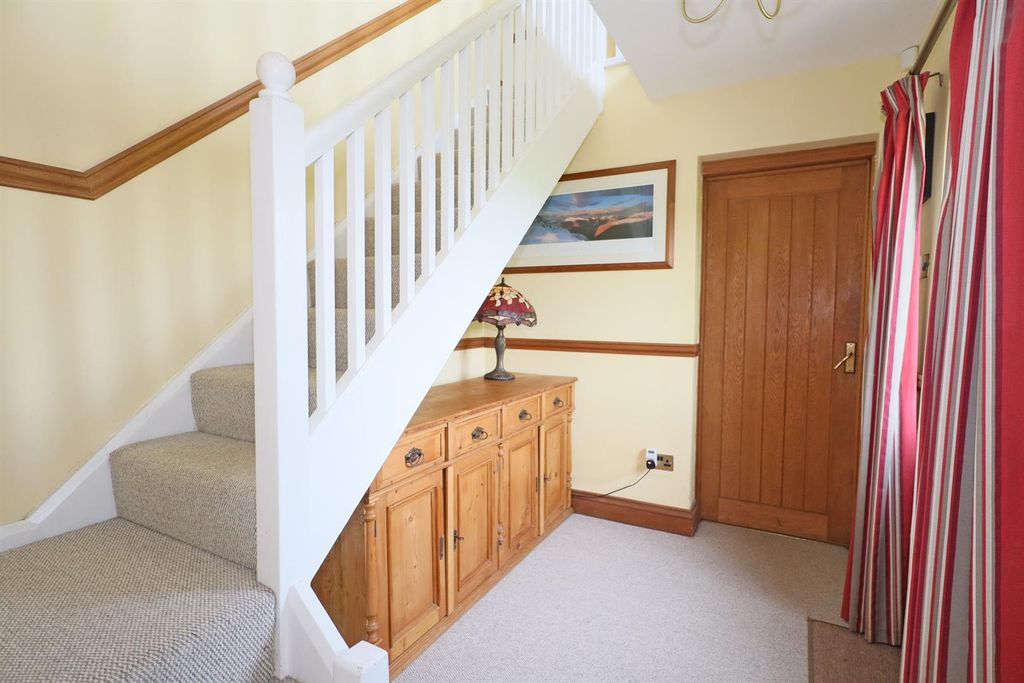 Property photo 3 of 45 Entrance Hall