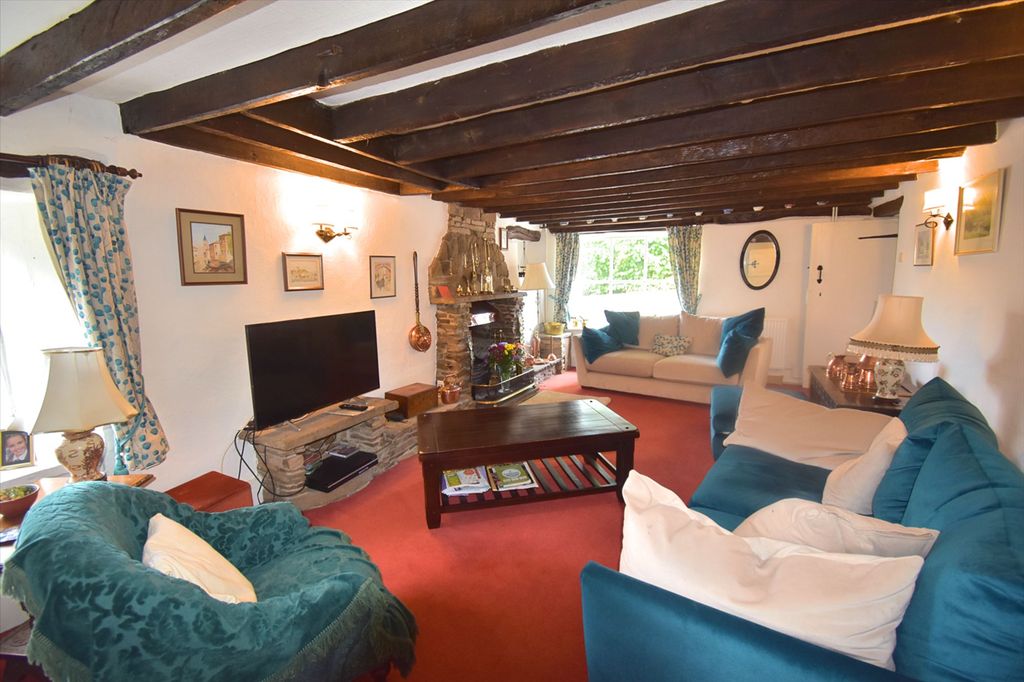 Property photo 3 of 24 Sitting Room