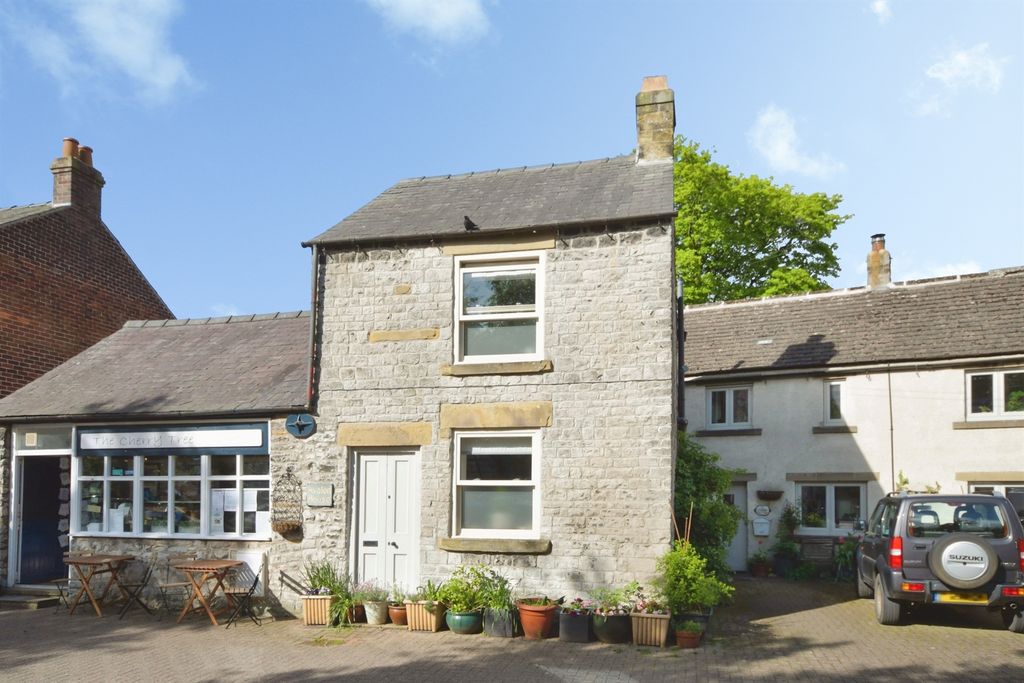 Property photo 2 of 24