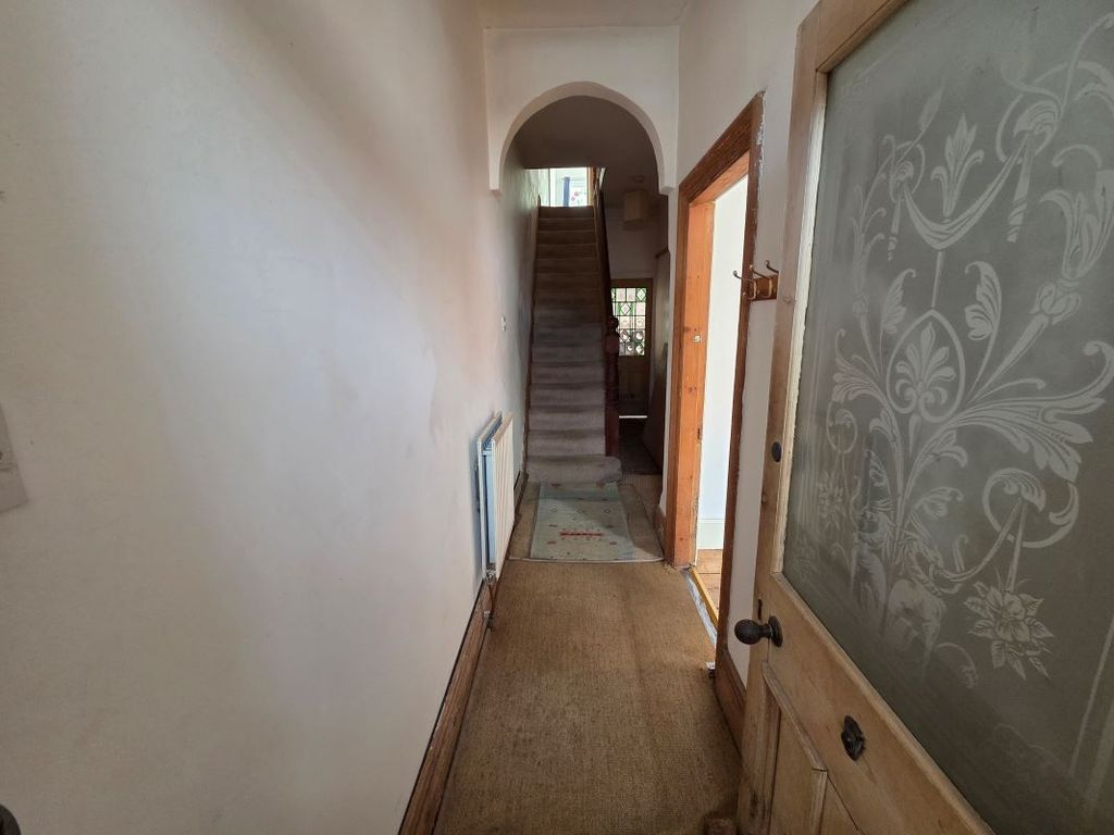 Property photo 2 of 32
