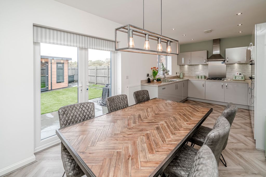 Property photo 3 of 43