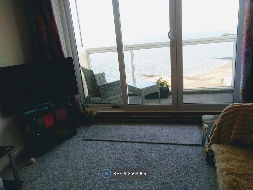 Property photo 3 of 18 Sitting Room Overlooking The Seach