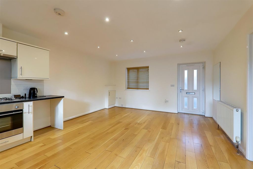 Property photo 3 of 9 Img_5672-Img_5674.Jpg