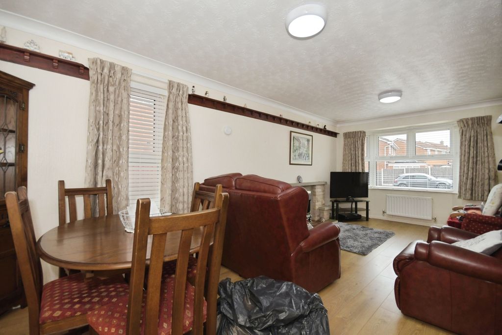 Property photo 3 of 17 Lounge/Diner