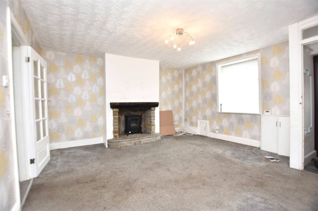 Property photo 2 of 11 Lounge