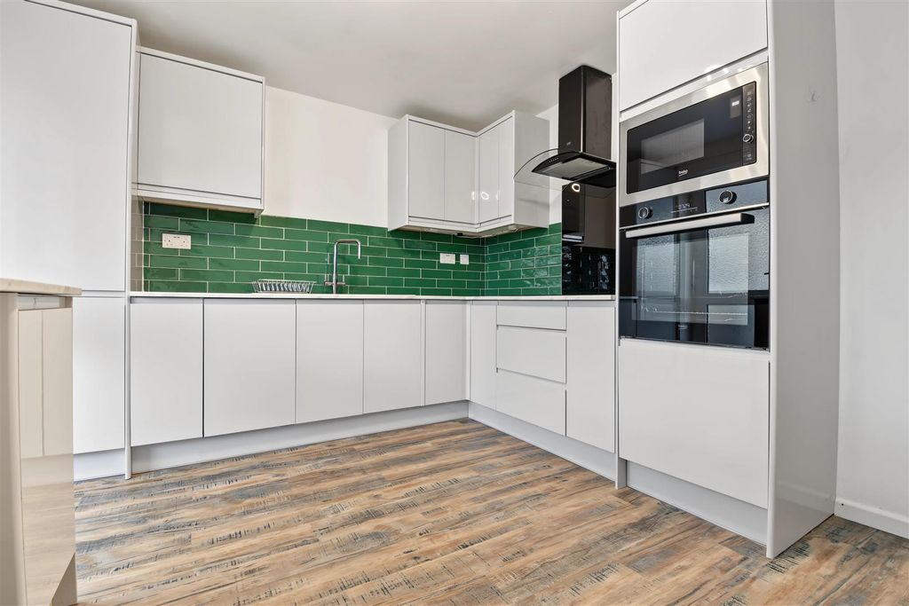 Property photo 2 of 18 Kitchen