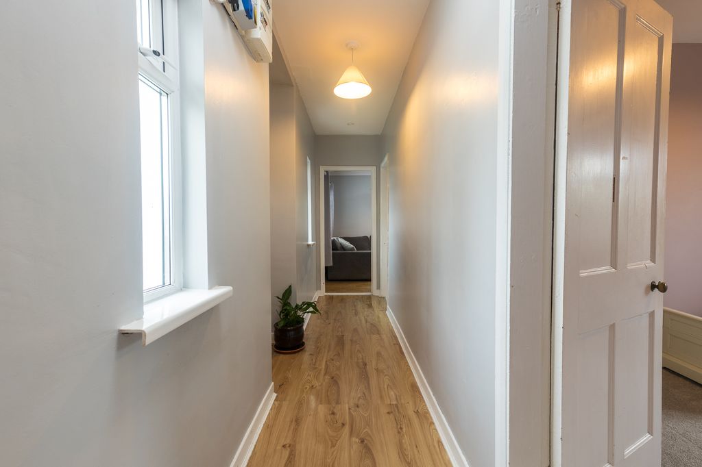 Property photo 2 of 27