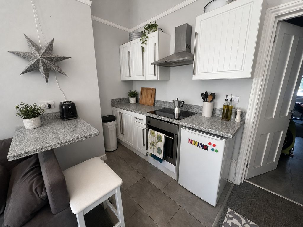 Property photo 2 of 7 Kitchen