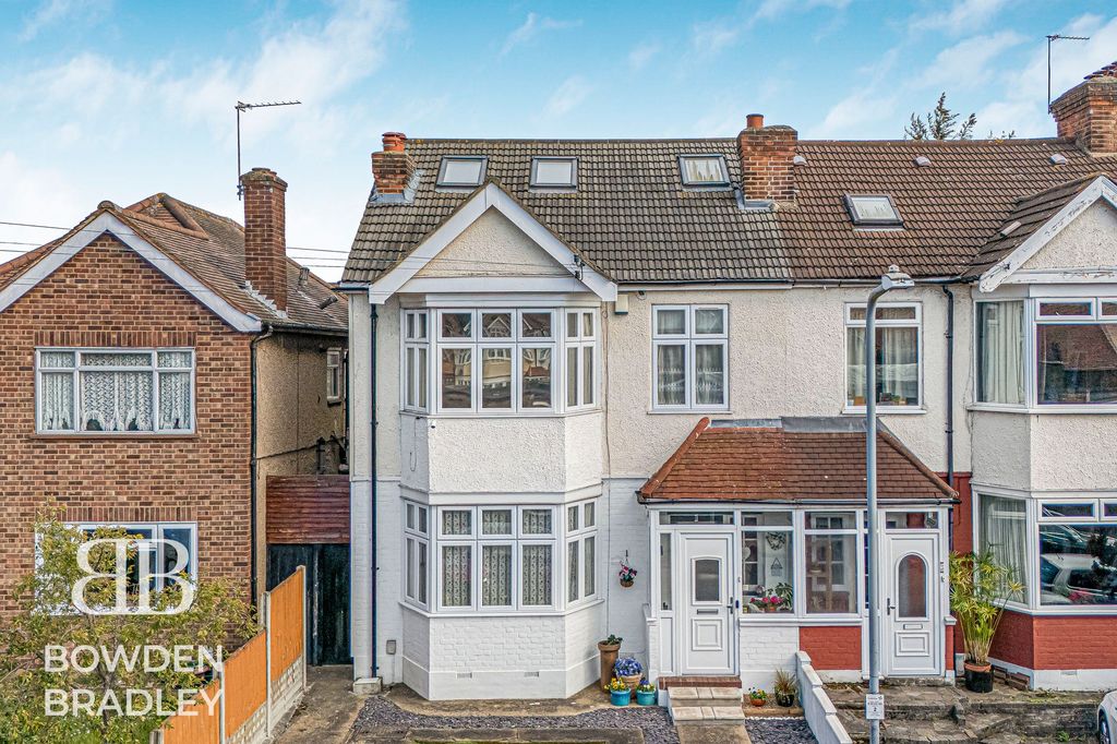 Property photo 1 of 32