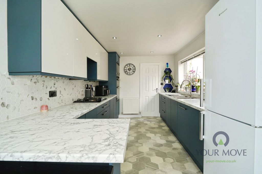 Property photo 3 of 17 Pbox-Img.Jpg