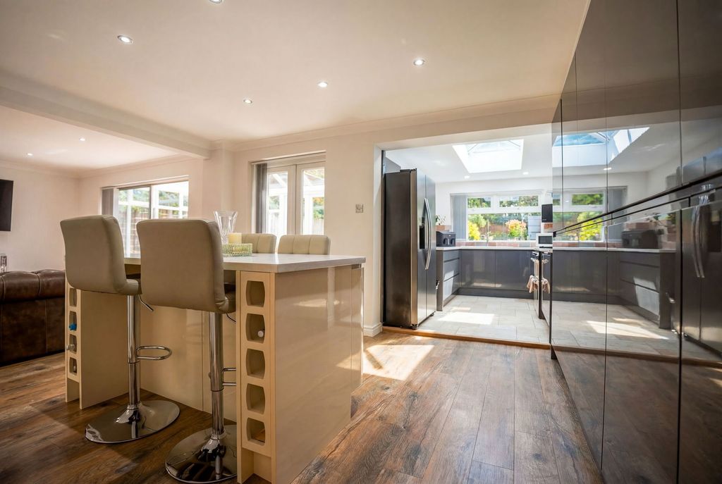 Property photo 3 of 33