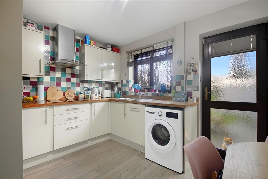 Property photo 2 of 11 Kitchen/Diner