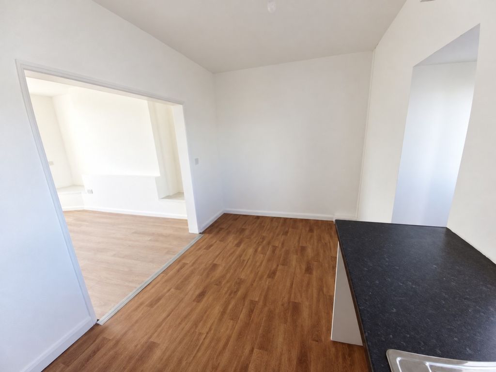 Property photo 3 of 9 Dining Kitchen