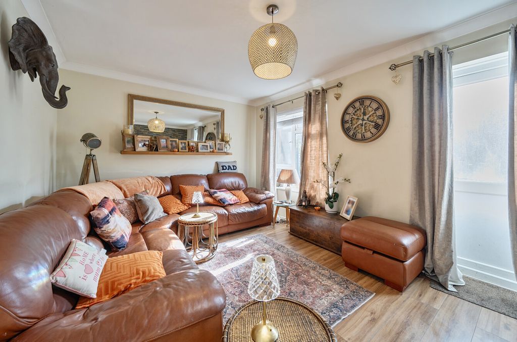 Property photo 2 of 12 1419315-16-699Efc...