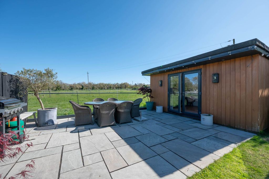 Property photo 3 of 22