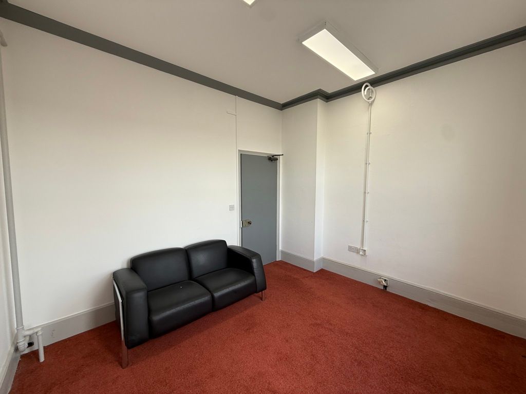 Property photo 3 of 10 Photo 12