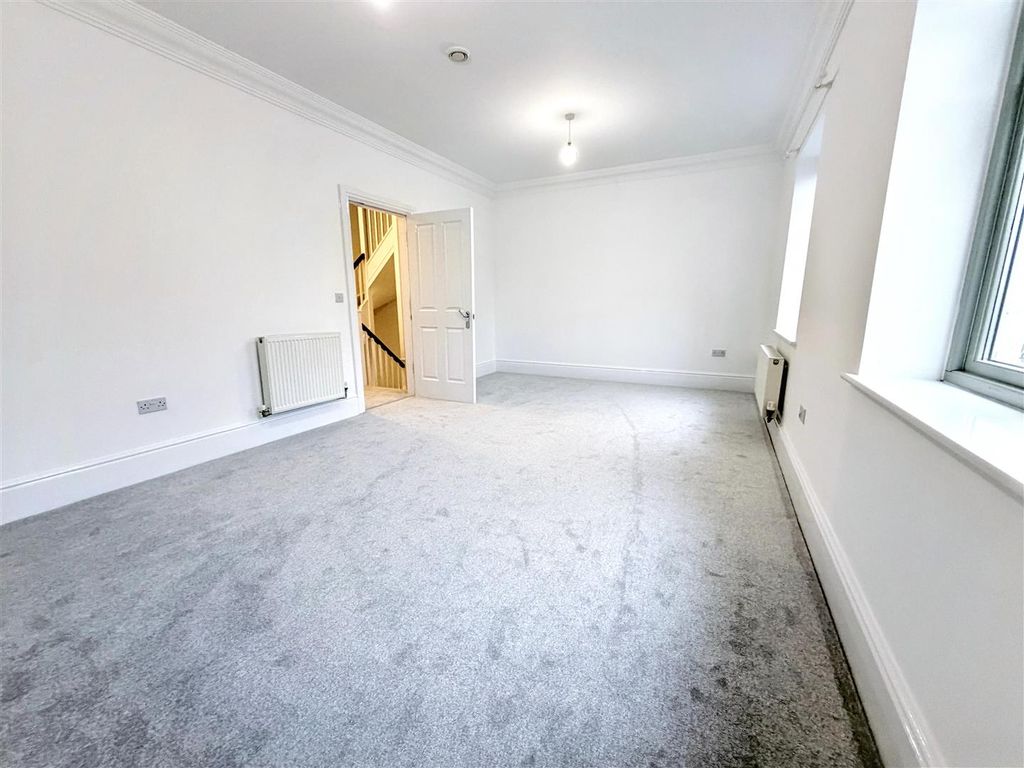 Property photo 2 of 17 Bedroom 2