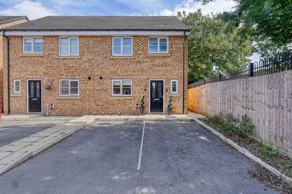 Property photo 1 of 16 Frontal