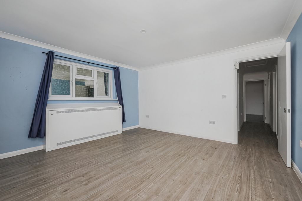 Property photo 2 of 19 3 The Close, Cockering Road, Canterbury, Ct1 3Uz