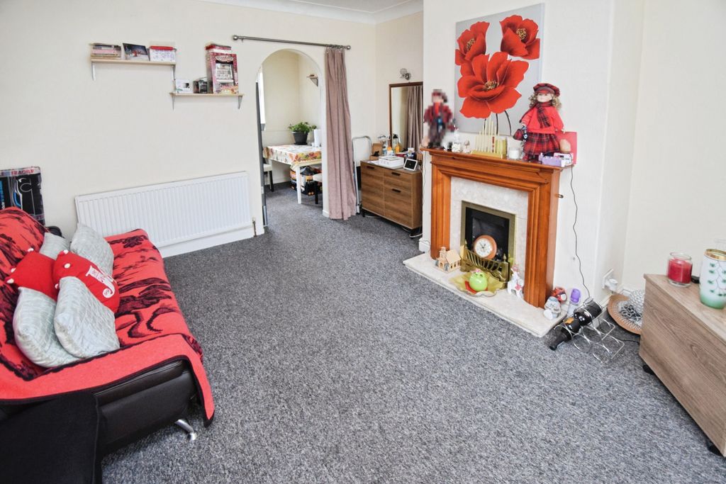 Property photo 2 of 10 A867c56A-Lounge