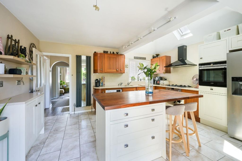 Property photo 3 of 18 Eastdean Avenue