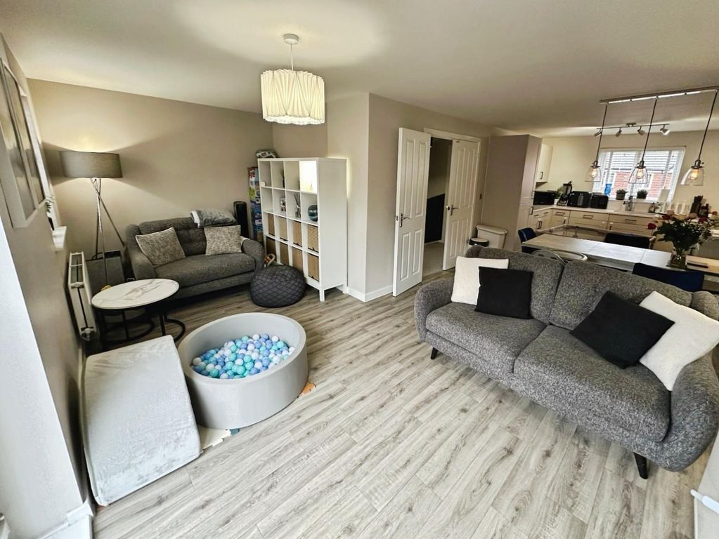 Property photo 3 of 19 965d1942-12.Jpeg