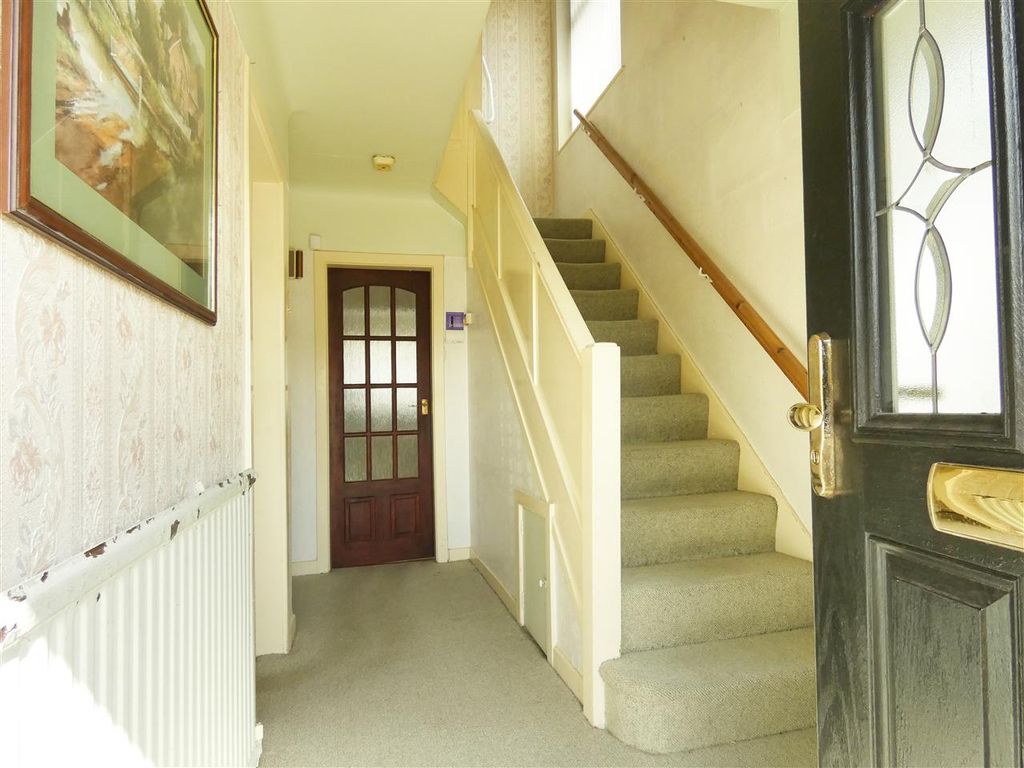 Property photo 2 of 15 Entrance Hall