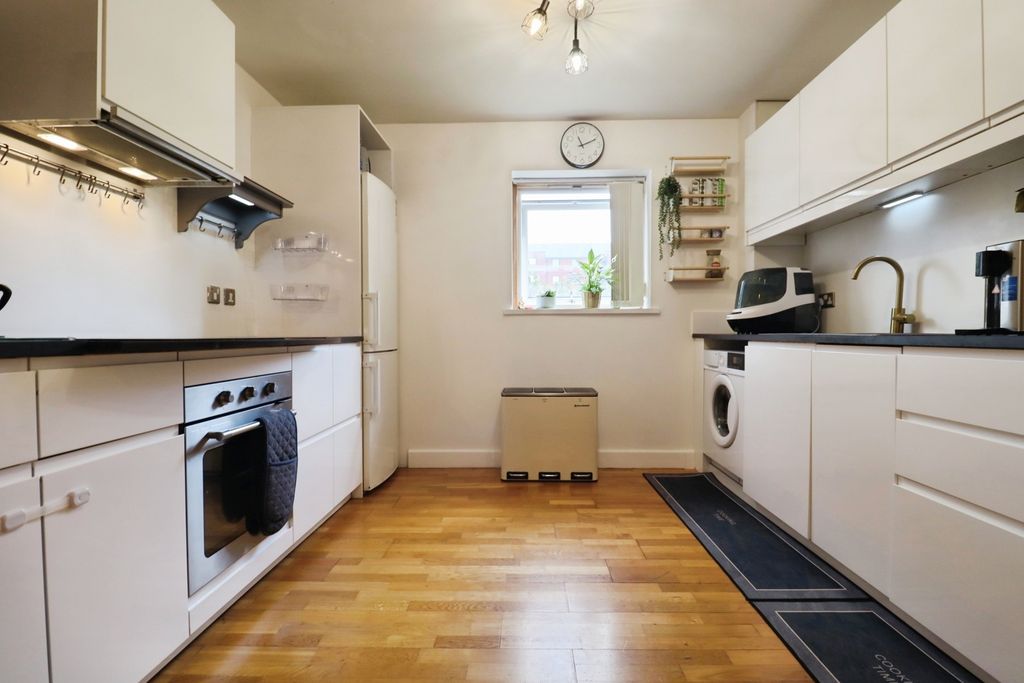 Property photo 2 of 17 Kitchen