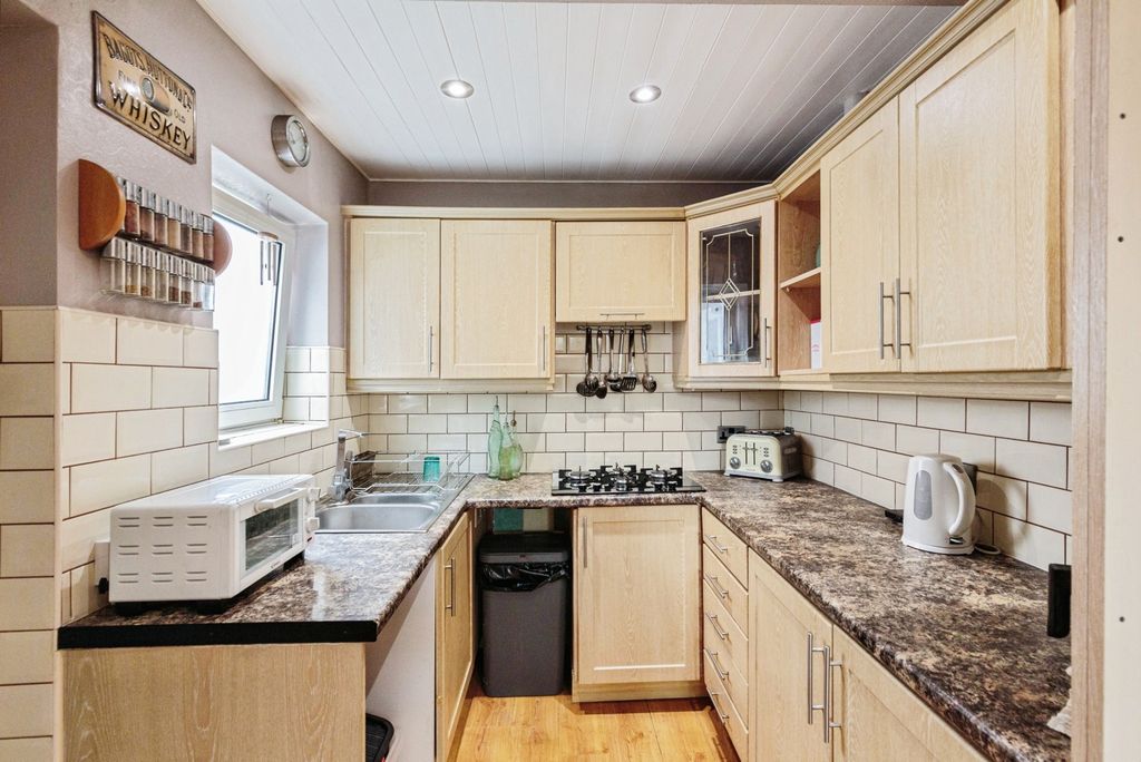 Property photo 2 of 17 Photo