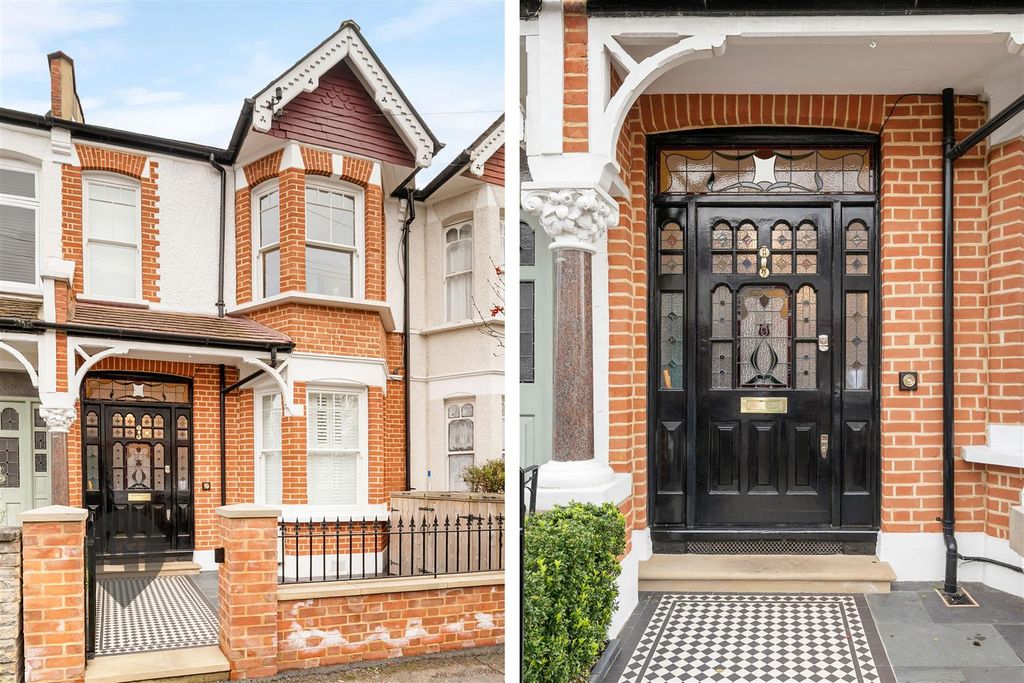 Property photo 1 of 8 External