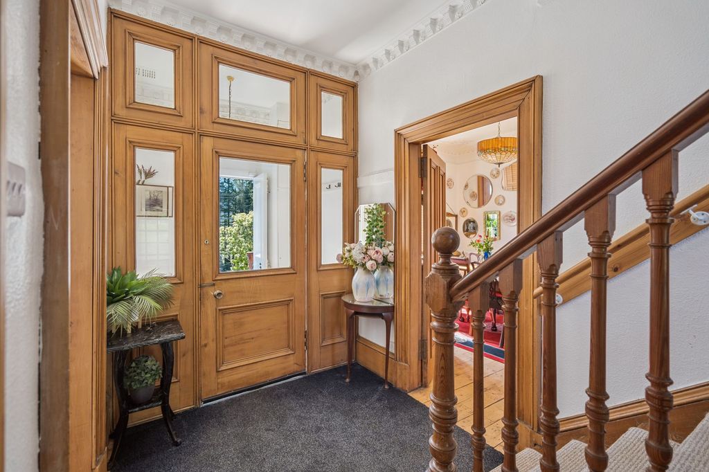 Property photo 3 of 41