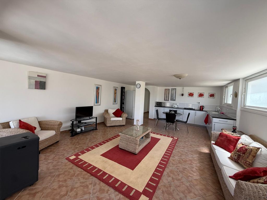 Property photo 2 of 32