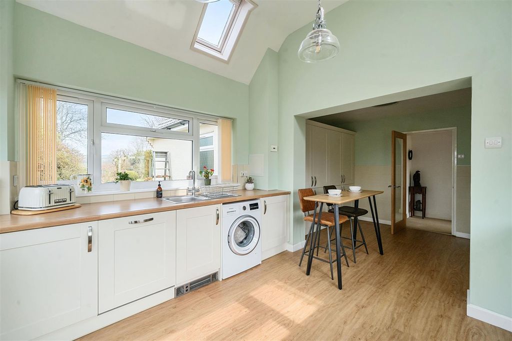 Property photo 3 of 24 Kitchen