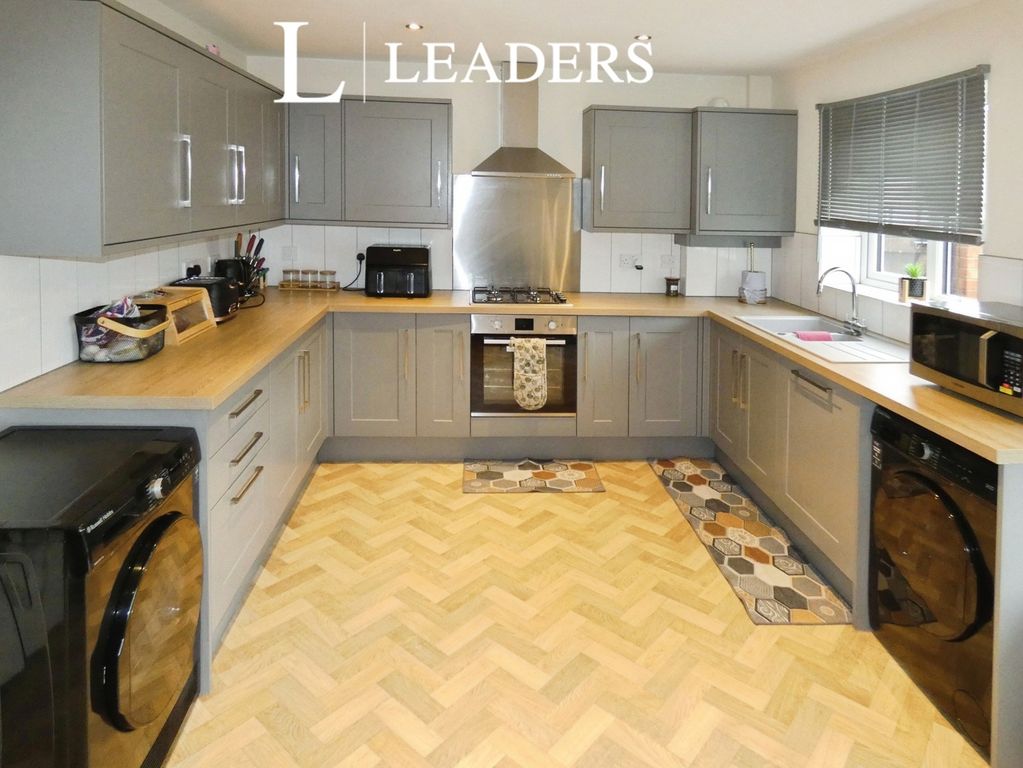 Property photo 3 of 13 Kitchen