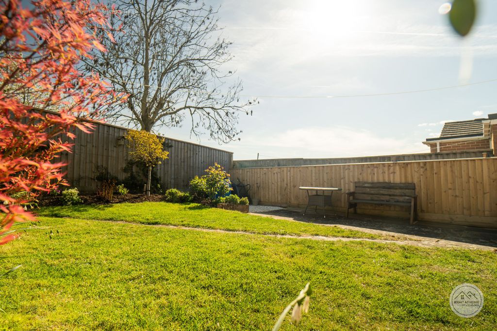 Property photo 2 of 32
