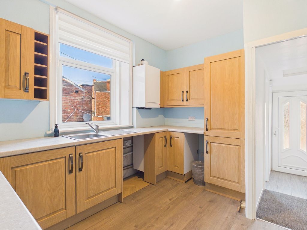 Property photo 3 of 9 Kitchen