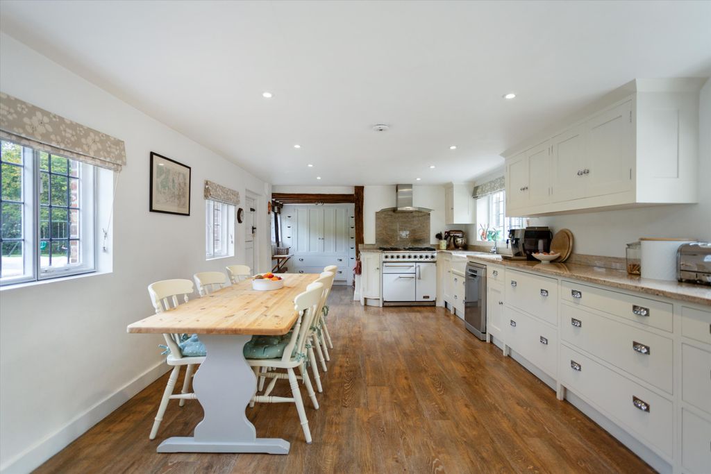 Property photo 2 of 19 Image