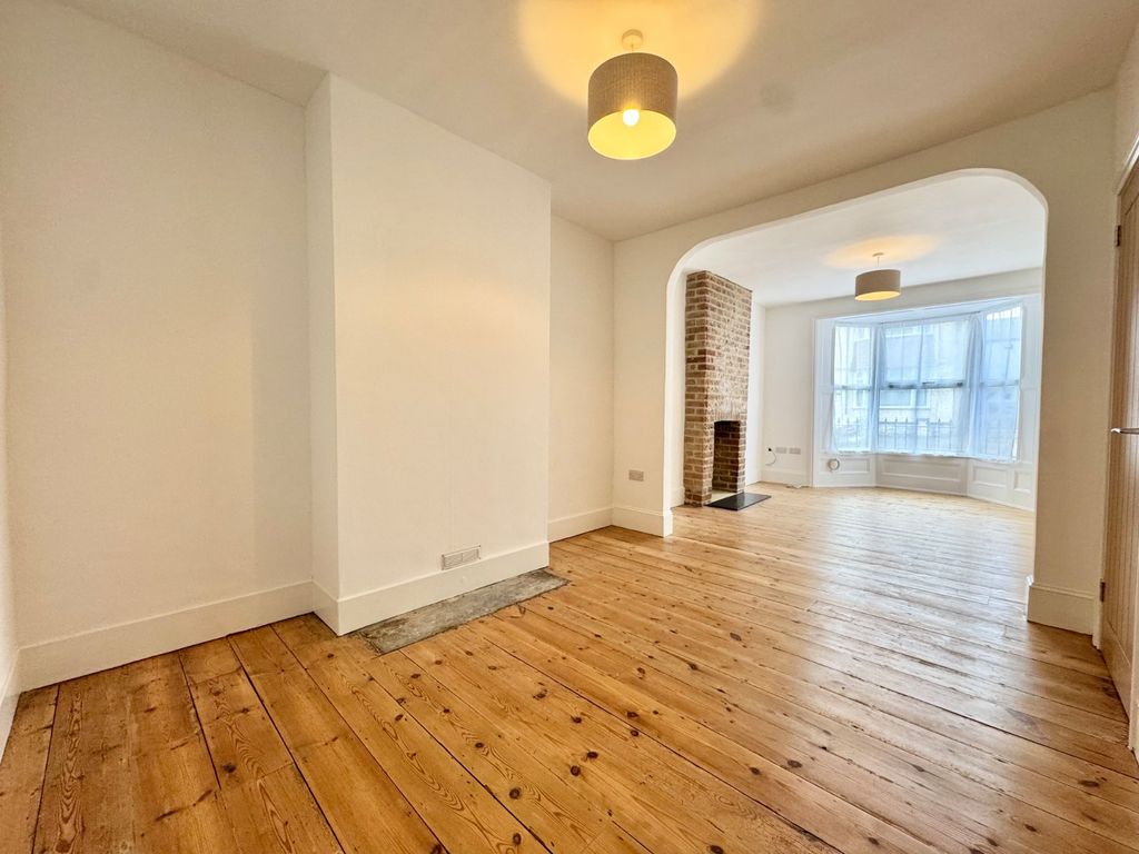 Property photo 2 of 13 Picture No. 15