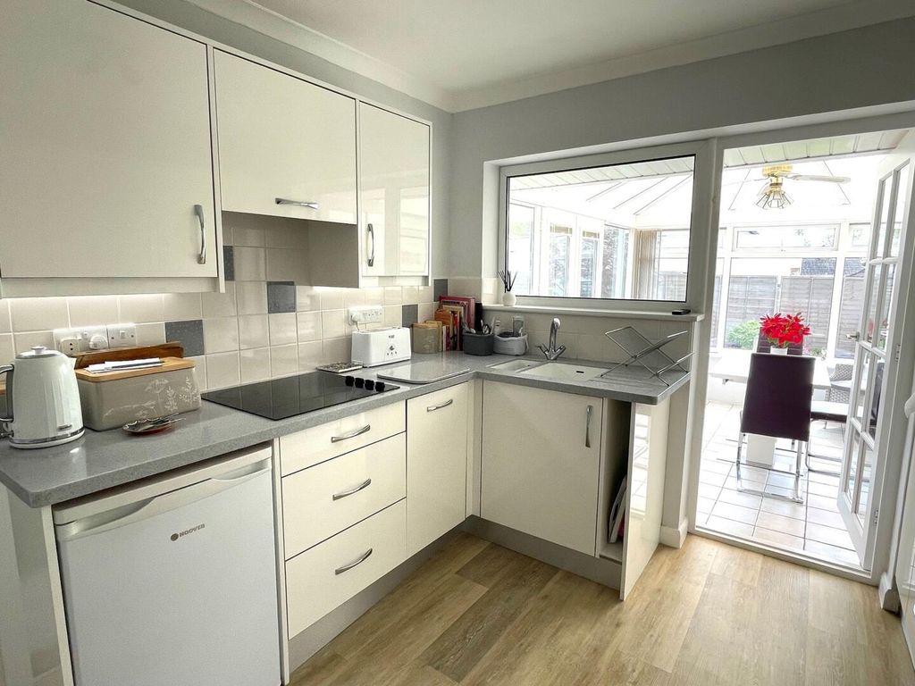Property photo 2 of 25 Kitchen